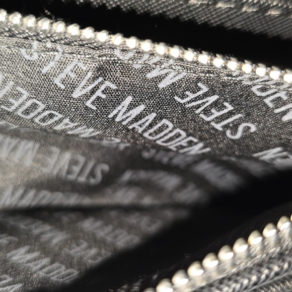 Steve Madden Black Crossbody Shoulder Bag with Silver Plaque - Picture 7 of 9